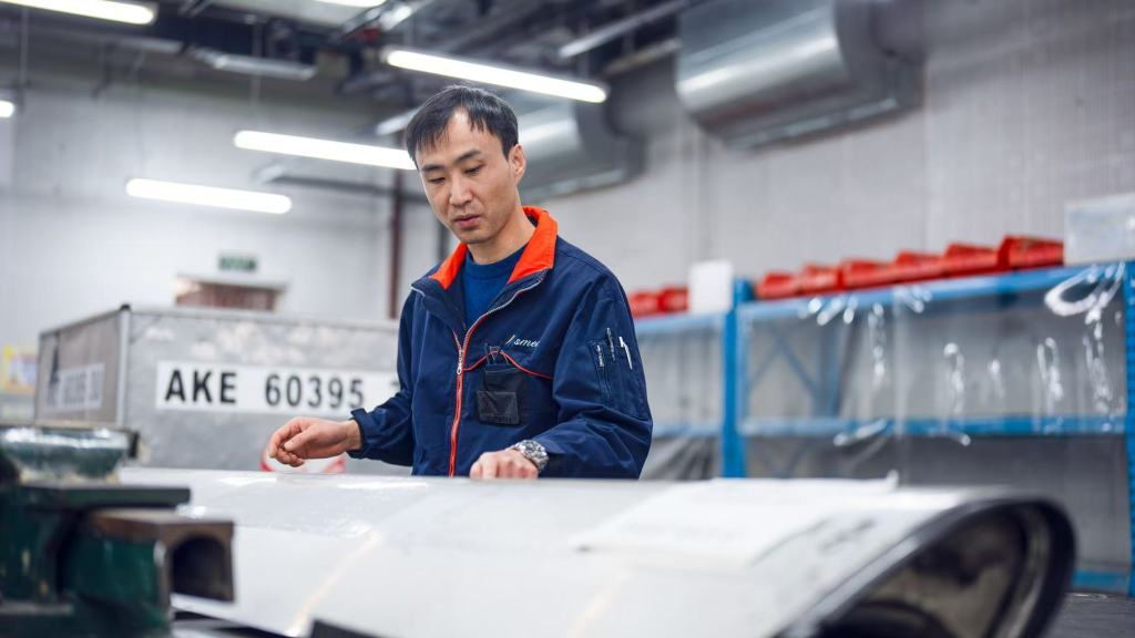 “飞机医生”李金龙:19年“零失误” 让飞行更安心